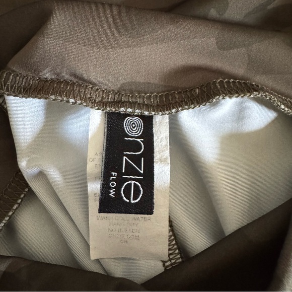 Onzie Brown and Green Camouflage Leggings, S/M - Picture 8 of 10